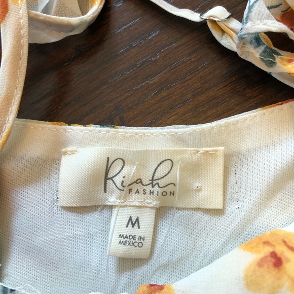 Light and airy summer Floral maxi dress. Marked Size Medium - Picture 5 of 9